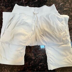 Lululemon Dance Studio size 6 Regular Bone